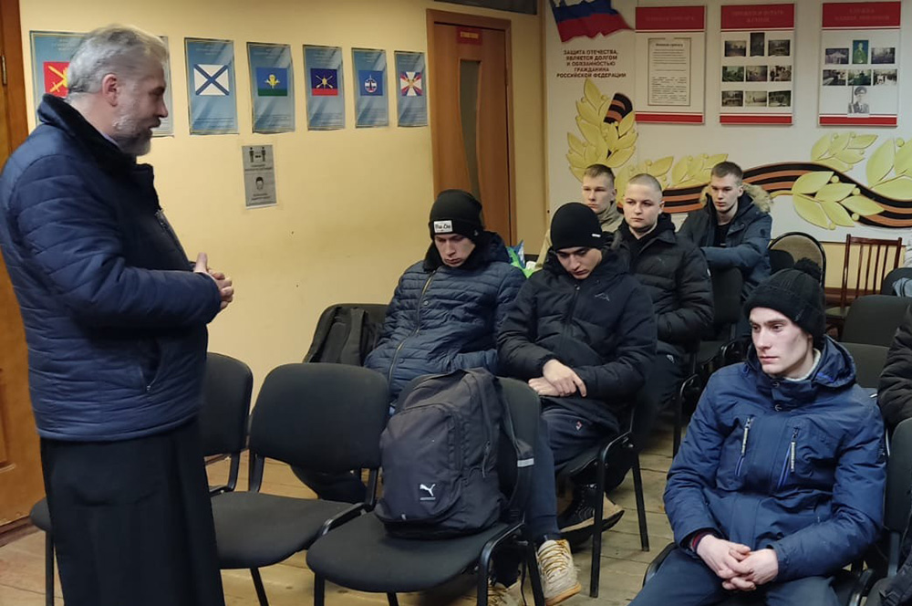 Очередная группа призывников отправилась на военную службу